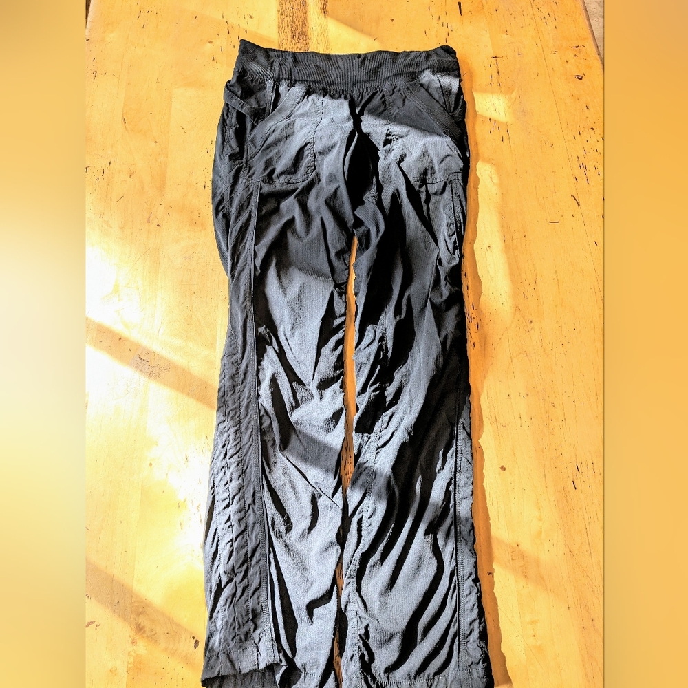 Lululemon Women's Cargo Pant.  Black.
